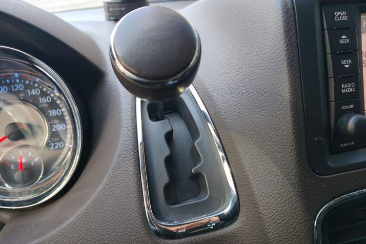 Used Chrysler Grand Voyager 2013 3.6L Luxury Edition