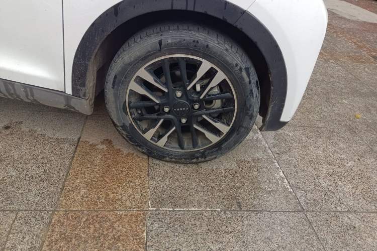 Used Chery QQ Little Ant 2022 Sweet Pink Edition Half-Sugar Version Lithium Iron Phosphate 30 kW 301 km Right Front Wheel Hub