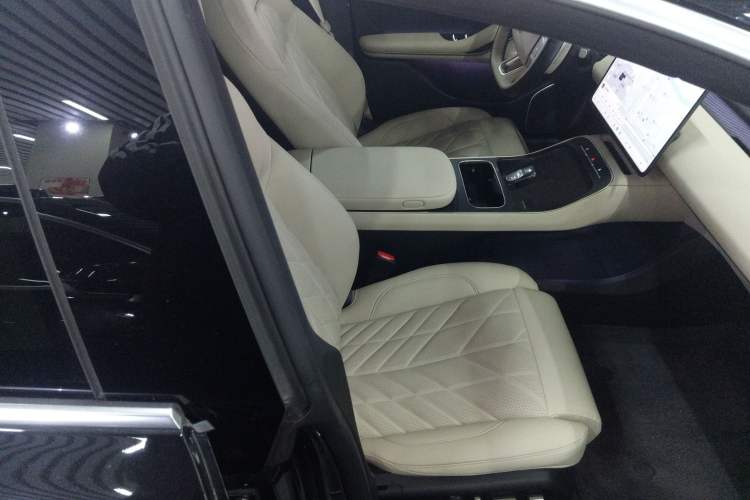 Used Nio ET5T 2025 75 kWh Touring Right Front Seat