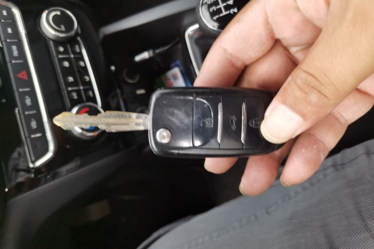 Used CHANGAN KAICHENG Oushang A600 2016 1.5L Manual Luxury 7-Seater