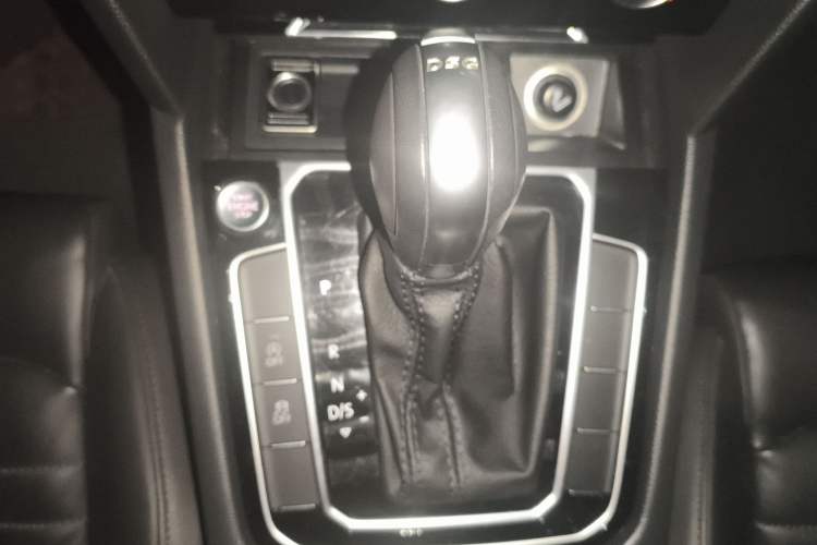 Used Volkswagen Magotan 2016 1.8TSI Smart Comfort Model Gear Lever