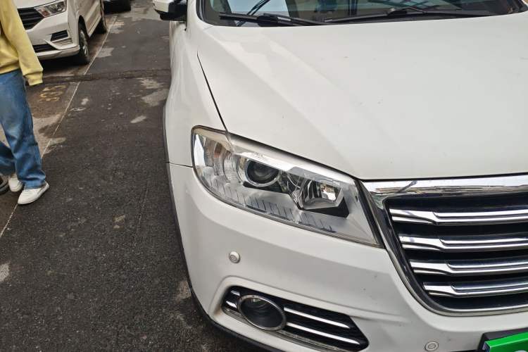 Used Haval H6 2015 Revised Version Sport Edition 1.5T Manual Transmission Two-Wheel Drive Elite Grade Right Front Headlight