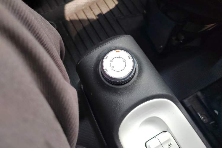 Used Wuling Hongguang MINIEV 2024 3rd Generation 215km Youth Edition Gear Lever