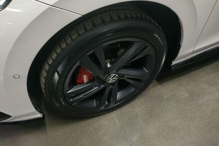 Used Volkswagen Golf 2021 280TSI DSG R-Line Left Front Wheel Hub