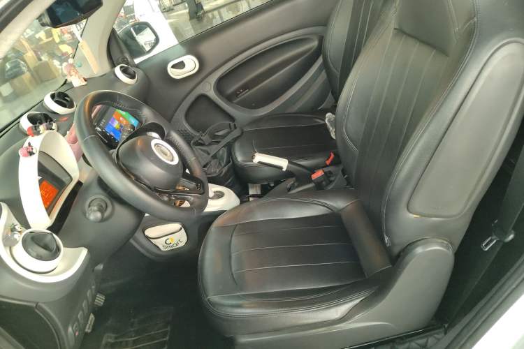 Used smart fortwo 2015 1.0L 52 kW hardtop Dynamic version
