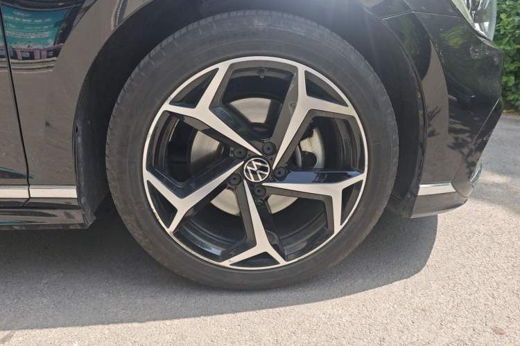 Used Volkswagen Magotan 2023 2 Million Units Limited Edition 330TSI DSG Leading Version
