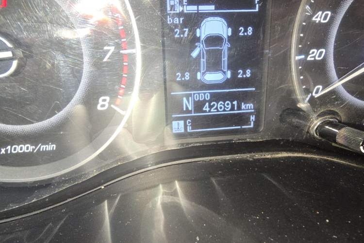 Used Baojun 560 2016 1.8L iAMT Luxury Model Odometer Close Up