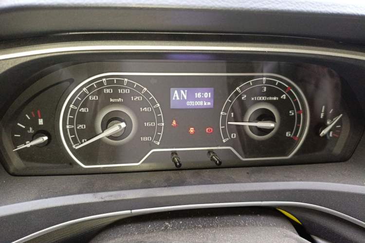 Used SAIC MAXUS Xintu V80 2021 2.0T PLUS AMT All-Rounder Mid-Height Roof 6/7/8/9-Seater
