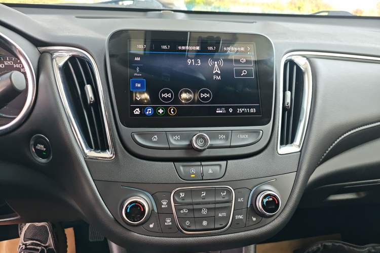 Used Chevrolet Malibu XL 2022 535T Automatic Sport Edition Audio And AC Panel