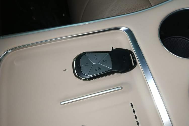 Used XPeng G9 2025 625 Long-Range Max Interior 1