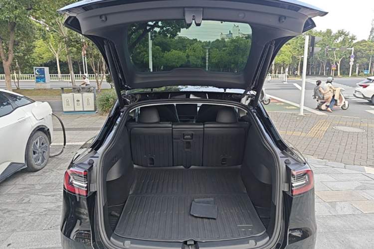 Used Tesla Model Y 2023 Rear-Wheel-Drive Version