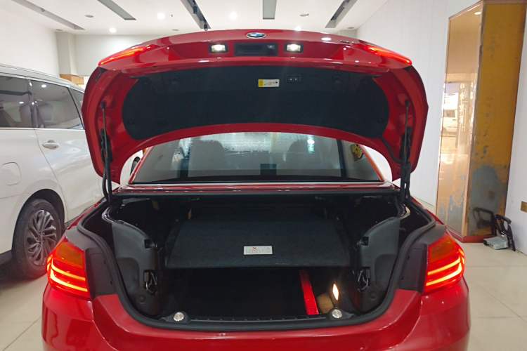 Used BMW 4 Series 2014 420i Convertible Sports Design Package Trunk