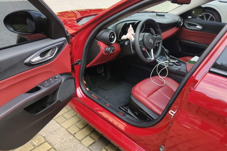 Used Alfa Romeo Giulia 2019 2.0T 280HP Black Package Limited Edition
