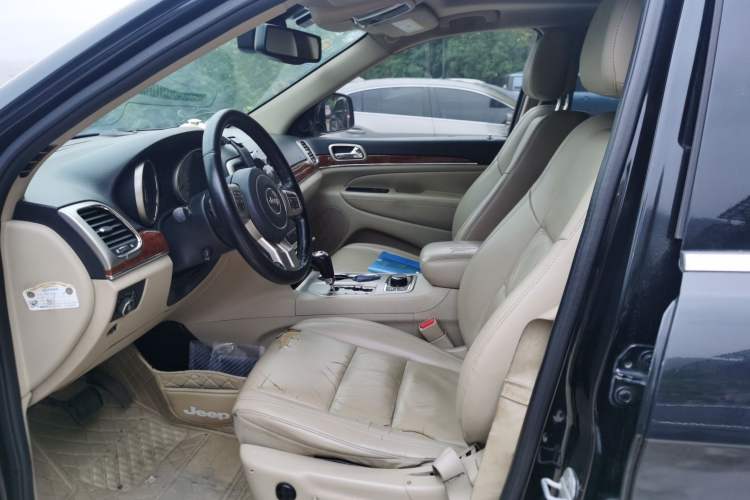 Used Jeep Grand Cherokee 2011 3.6L Luxury Navigation Edition