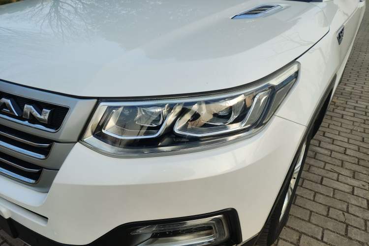 Used Changan CS95 2017 2.0T Four-Wheel Drive Smart Edition