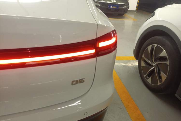 Used Roewe D6 2025 450km Deluxe Edition
