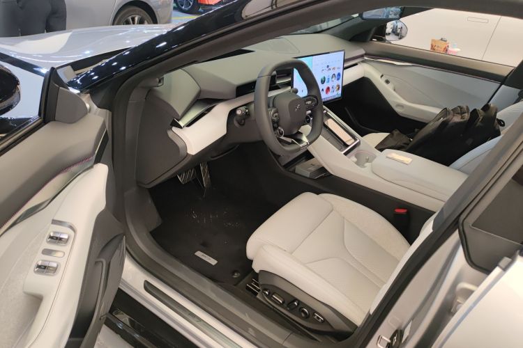 Used XPeng P7 2025 Model—750 All-Wheel-Drive High-Performance Ultra Driver Seat