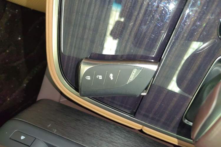 Used Lexus LS 2020 500h Excellence Edition China VI standard
