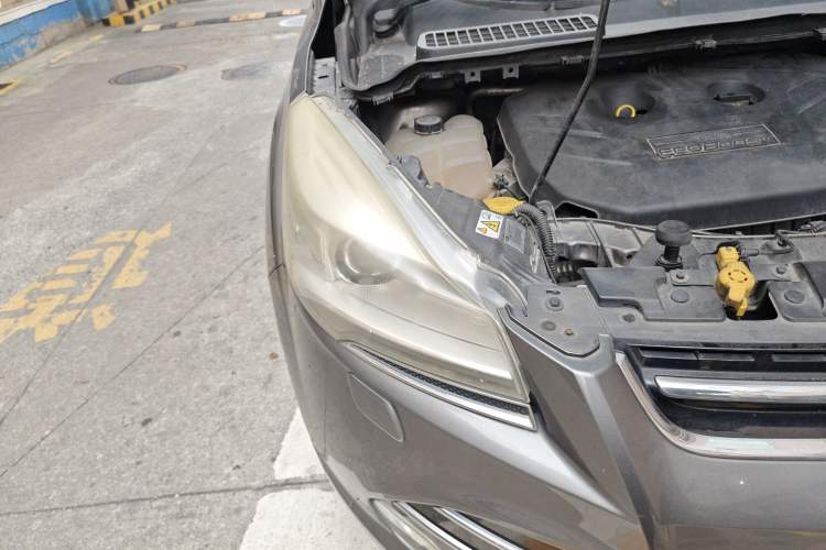 Used Ford Kuga 2013 2.0L GTDi Four-Wheel Drive Premium Model Right Front Headlight