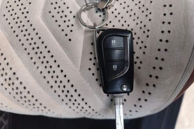 Used Toyota Fortuner  Vehicle Key