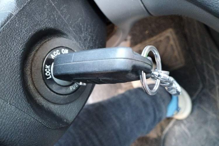 Used Hyundai Celesta 2011 1.6L Manual Comfort Edition Vehicle Key