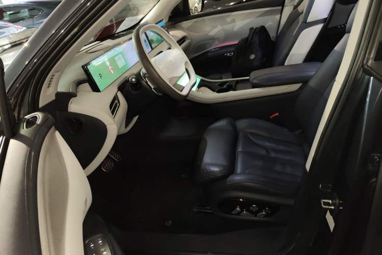 Used IM LS7 2023 100kWh Lux Rear-Drive Version
