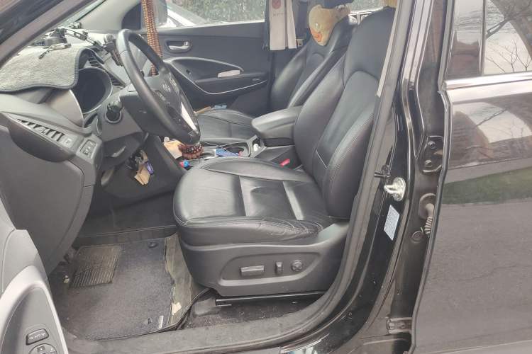 Used Hyundai Santa Fe 2015 2.4L Automatic Two-Wheel Drive Smart Version 5 Seats
