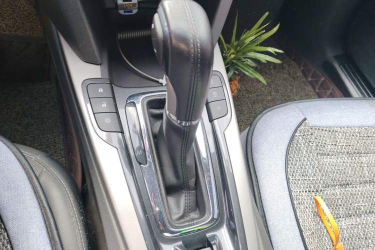 Used Chevrolet Malibu 2017 1.5T Automatic Luxury Edition Gear Lever