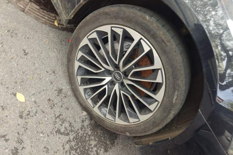 Used Audi A7L 2024 45 TFSI Luxury Edition Right Front Wheel Hub