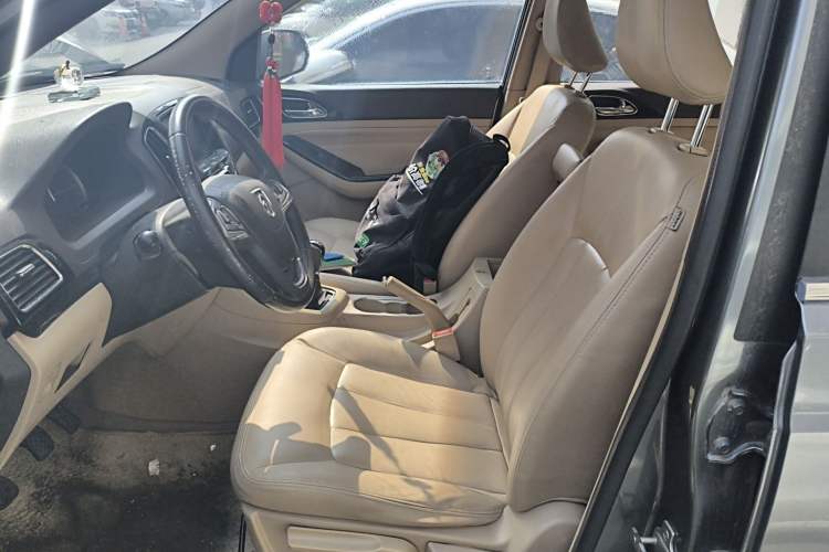 Used Baojun 730 2014 1.5L Manual Luxury Navigation ESP Version 7 Seats