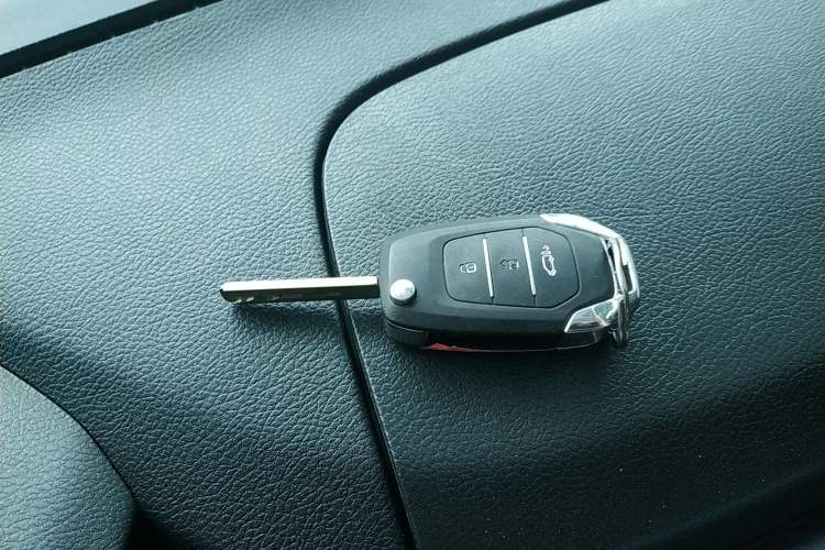 Used SAIC MAXUS Xintu V80 2024 Aotuntong Value Edition 6MT Short Wheelbase Ultra-Low Roof 127 Ps 5/6 Seats Vehicle Key