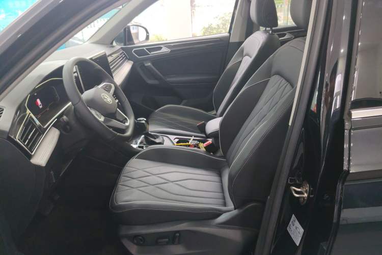 Used Volkswagen Tiguan L 2025 Model, Outstanding Version, 300TSI Automatic Two-Wheel Drive Longteng Edition