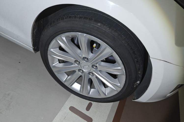 Used Cadillac ATS-L 2017 28T Fashion Edition Right Front Wheel Hub