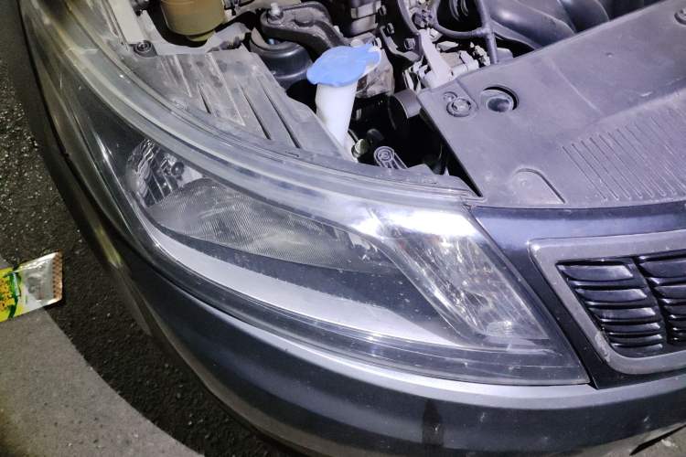 Used Kia K2 2012 Sedan 1.4L MT GLS Commemorative Edition Right Front Headlight