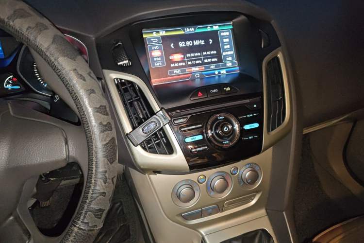 Used Ford Focus 2012 Sedan 1.6L Manual Comfort Model Audio And AC Panel