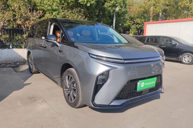 Used SAIC MAXUS Dajia 9 2024 Super Hybrid Ultra-Long Range Forest Edition 7-Seater