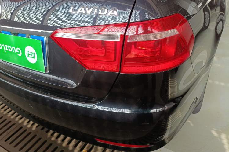 Used Volkswagen Lavida 2013 Revised Classic 1.6L Manual Fashion Edition Exterior 3