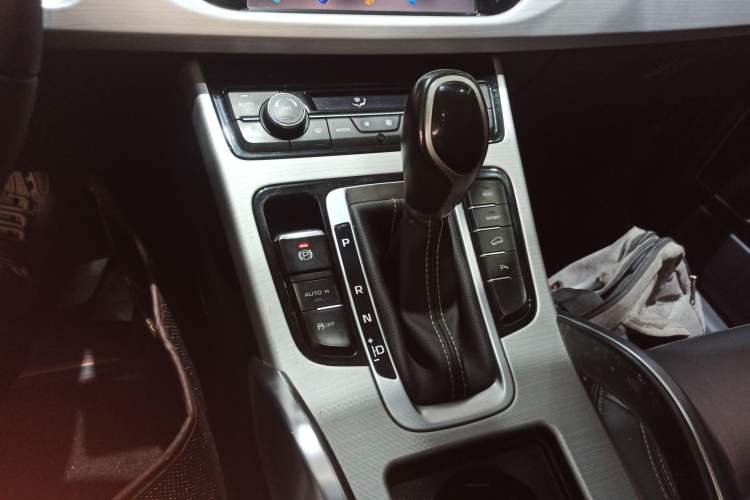 Used Geely Auto Emgrand X7 Sport 2016 1.8TD Automatic Smart Connectivity Version Gear Lever