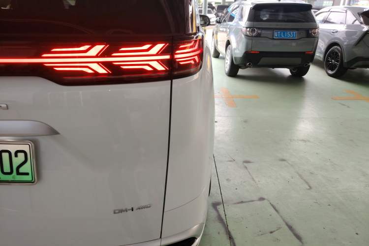 Used Denza D9 2022 DM-i 970 Four-Wheel Drive Prestige Model
