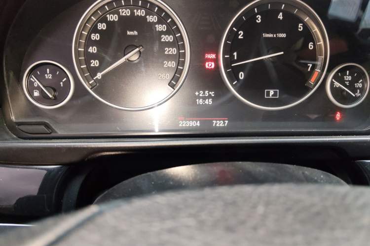 Used BMW 5 Series 2011 523Li Leading Model
