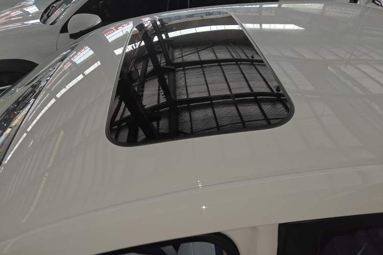 Used Geely Auto Emgrand 2022 4th Generation 1.5L CVT Flagship Model Roof