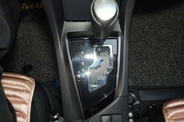 Used Toyota Corolla 2014 1.6L CVT GL-i Gear Lever