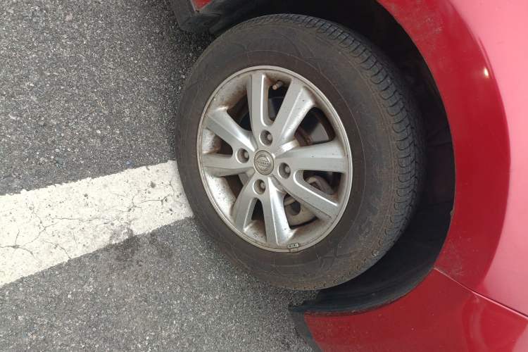 Used Nissan Tiida 2008 1.6L Automatic Fashion Edition Right Front Wheel Hub