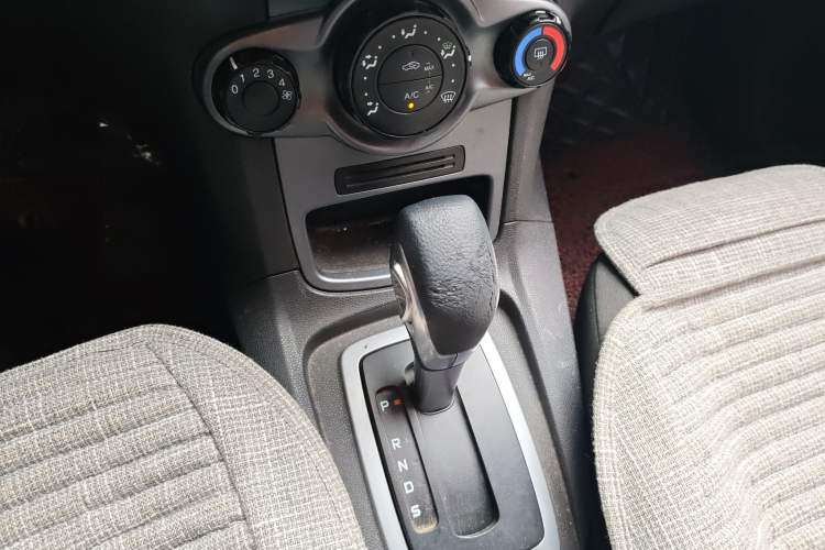 Used Ford Fiesta 2013 Hatchback 1.5L Automatic Fashion Edition Gear Lever