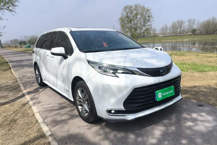 Used Toyota SIENNA 2023 2.5L Hybrid Comfort Edition
