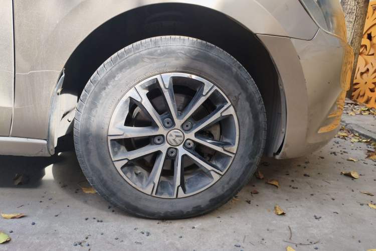 Used Volkswagen Jetta 2013 1.6L Manual Fashion Edition Right Front Wheel Hub