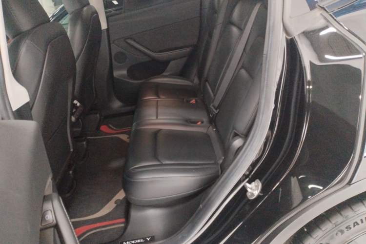 Used Tesla Model Y 2022 Long-Range All-Wheel-Drive Version
