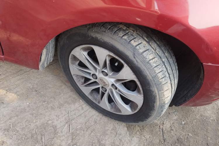Used Baojun 630 2013 1.5L automatic comfort version Right Front Wheel Hub