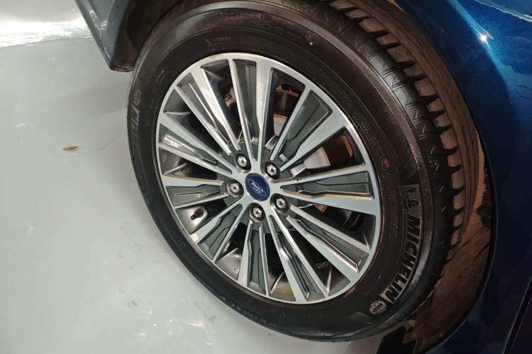 Used Ford Mondeo New Energy 2018 2.0 PHEV Smart-Controlled Fashion Edition China VI Standard Exterior 5