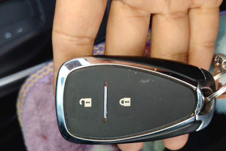 Used Chevrolet Trax 2019 Redline 325T Automatic Fun Edition China VI Standard Vehicle Key